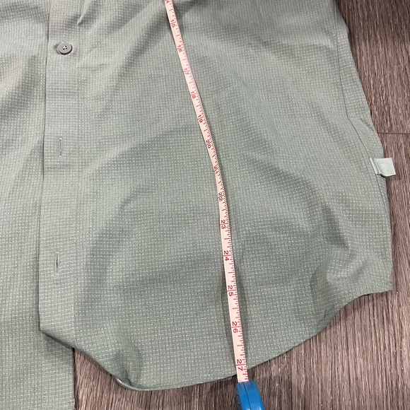 Lululemon Men's Light Green Short Sleeve Button Down Shirt Sea Salt M - Picture 4 of 4